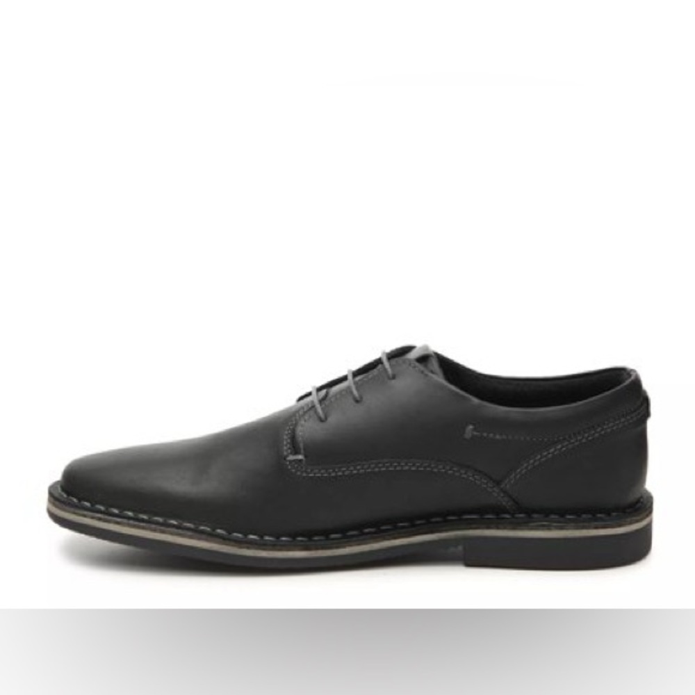 Steve Madden Black Oxfords with Classic Lace-Up Design - Picture 3 of 10